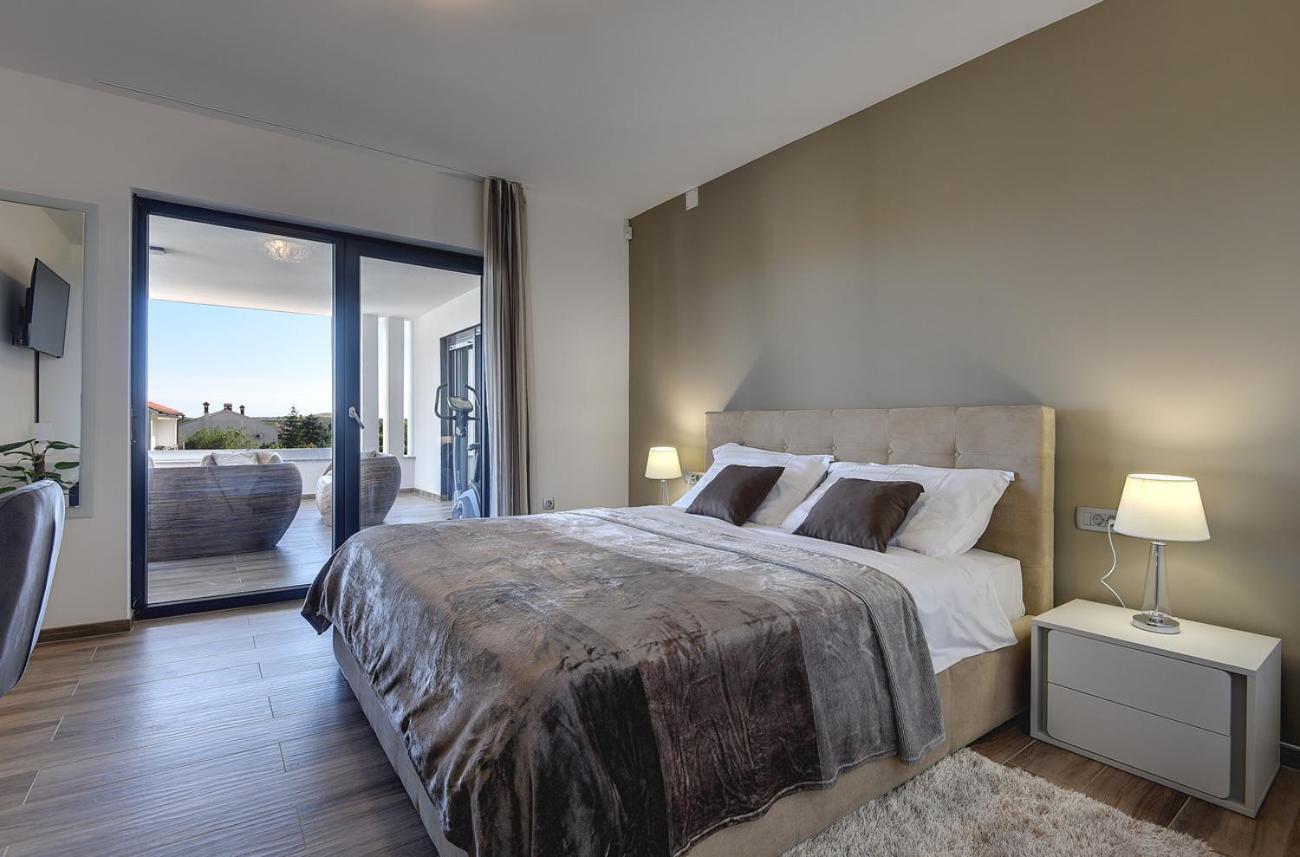 Villa Ula In Pula With Heated Pool And Sauna Exterior foto