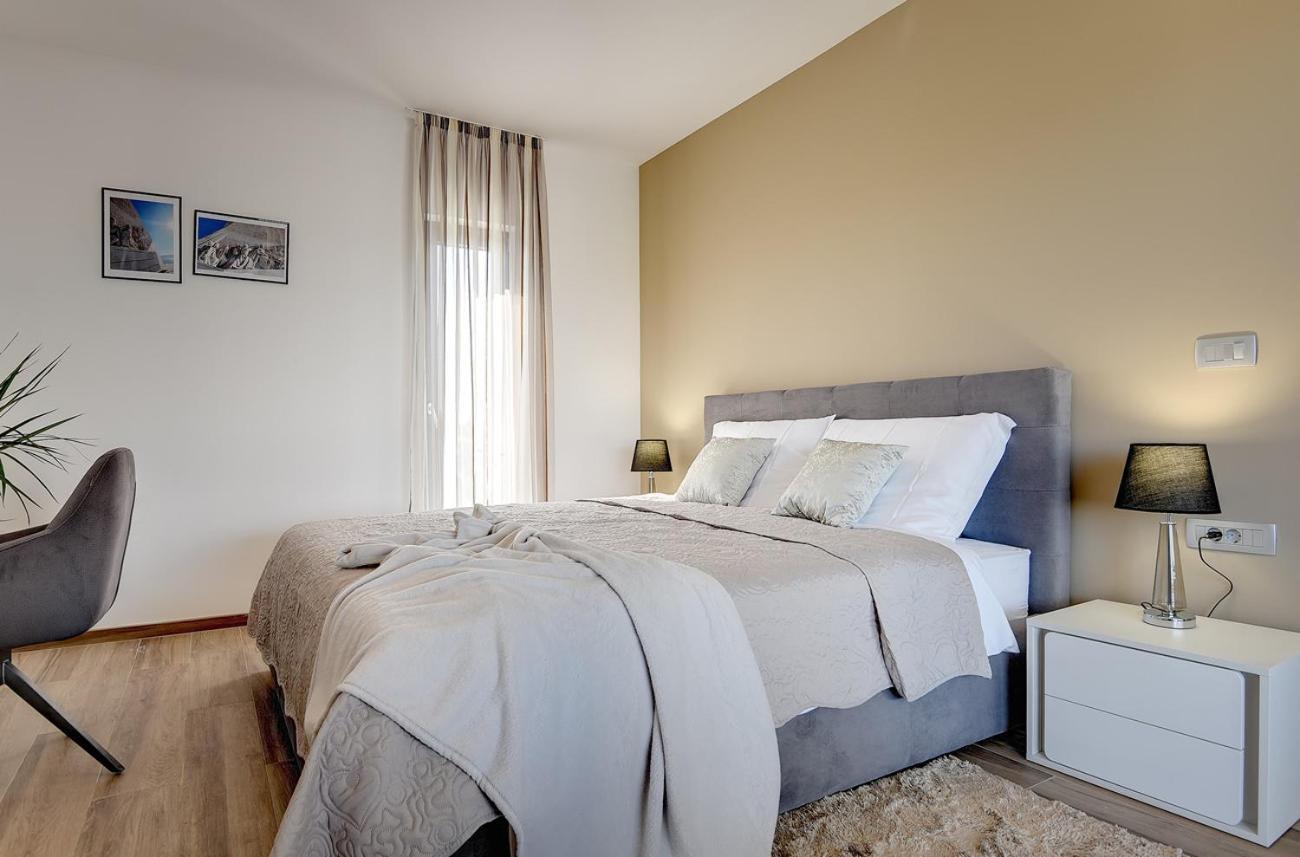 Villa Ula In Pula With Heated Pool And Sauna Exterior foto