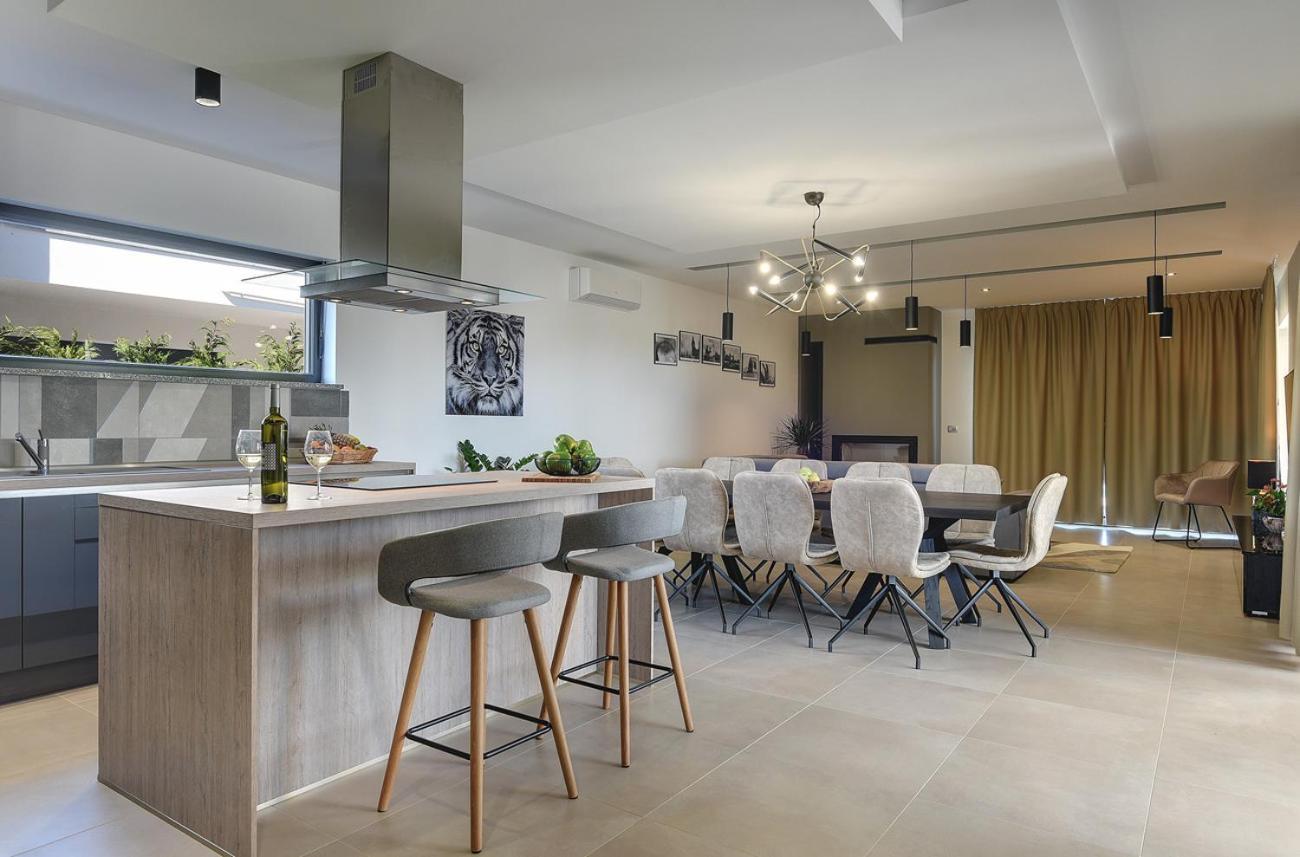 Villa Ula In Pula With Heated Pool And Sauna Exterior foto