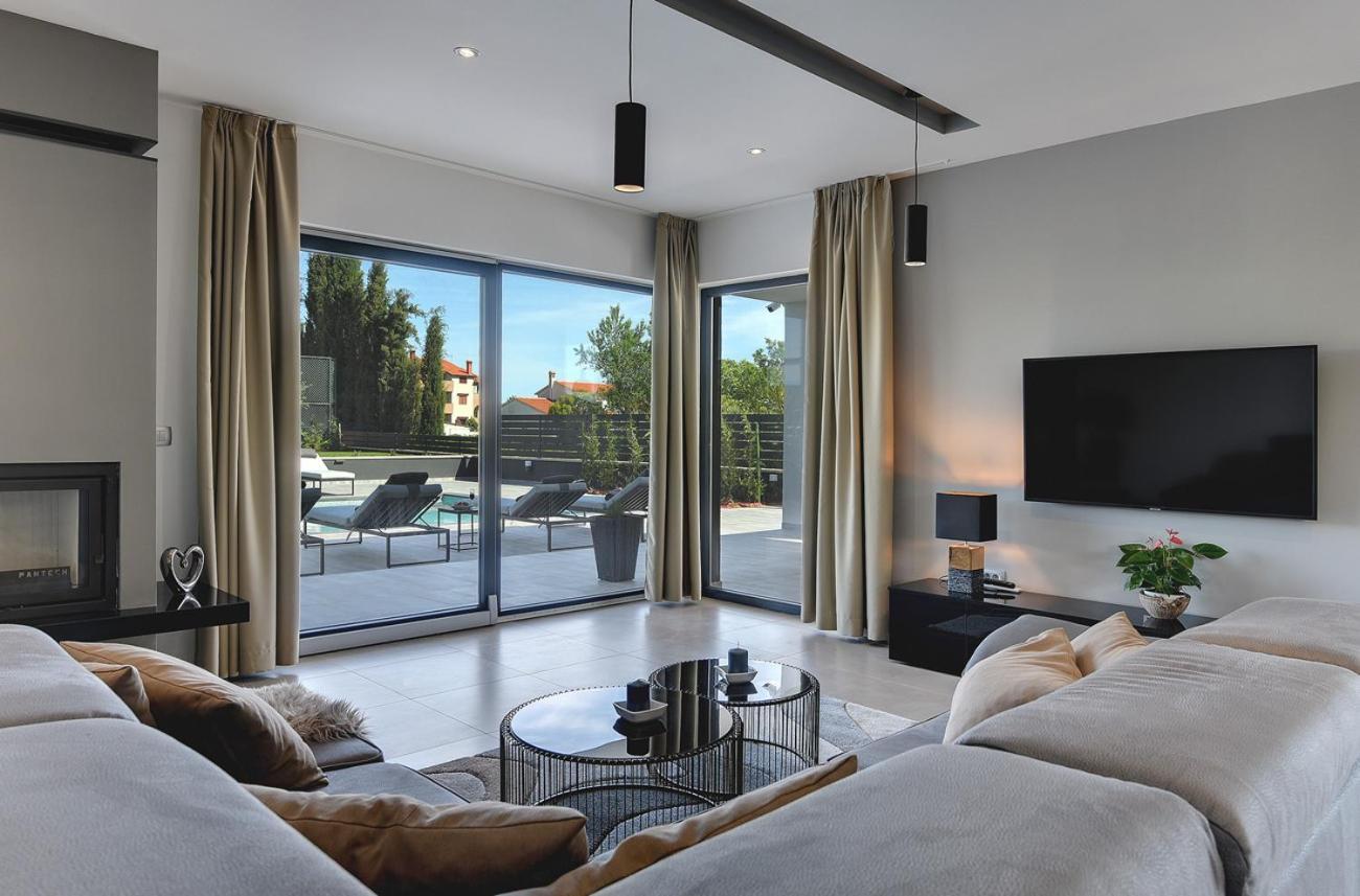 Villa Ula In Pula With Heated Pool And Sauna Exterior foto